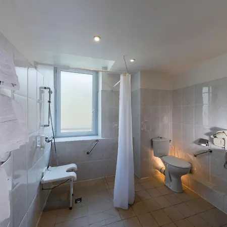 Noemys Montlucon - Restaurant Отель 3*