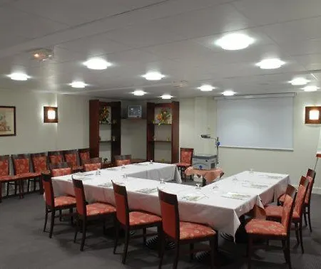 Noemys Montlucon - Restaurant Отель Нери-ле-Бен